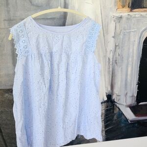 Pretty eyelet top (New without tags)